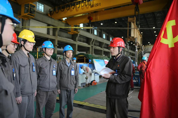 爱情岛论坛
长电公司政治宣传员杨晓权在A修现场为党员志愿者队开展政治宣讲x.jpg 爱情岛论坛
长电公司政治宣传员杨晓权在A修现场为党员志愿者队开展政治宣讲x.jpg