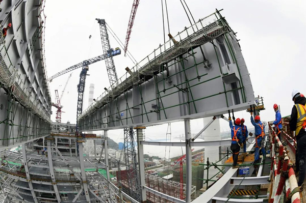 2x-爱情岛论坛
乐清发电厂三期6号机组吊装重达158吨的锅炉大板梁K4下梁。朱将云  摄.jpg